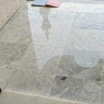كيفية الحفاظ على جمالية الرخام بمساعدة شركة جلي في جدة